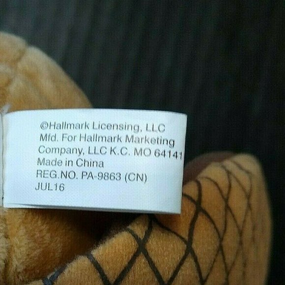 Hallmark Singing Christmas Plush Chipmunk Xmas - Picture 7 of 7